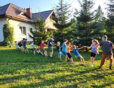 Wakacje dla rodzin z dziećmi z jogą dla dorosłych i zajęciami dla dzieci