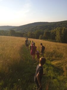 wakacje dla rodzin z dziećmi, zajęcia dla dzieci, rodzinny czas, leśna edukacja, wakacje Beskid Niski