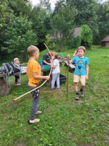 wakacje dla rodzin z dziećmi, zajęcia dla dzieci, rodzinny czas, leśna edukacja, wakacje Beskid Niski, 