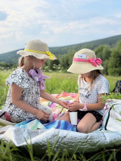 Dzieci na polanie, w naturze